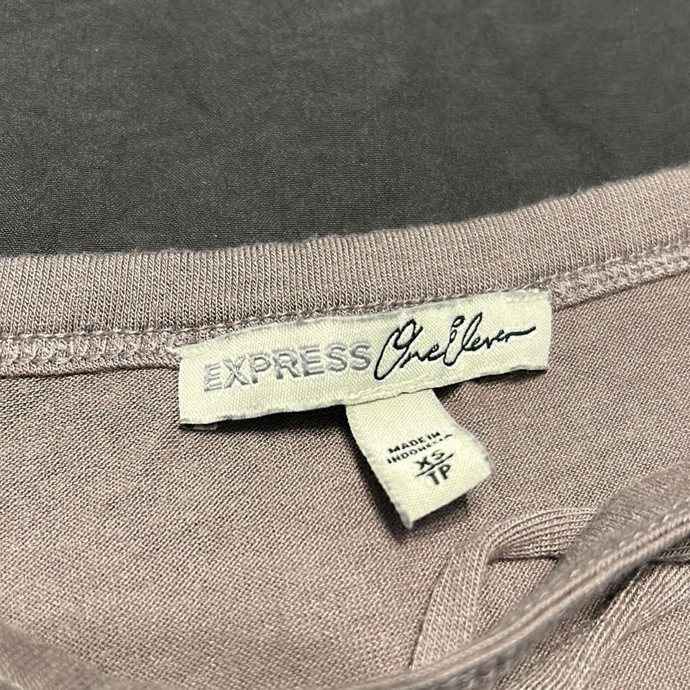 Express Top  - Picture 3 of 5
